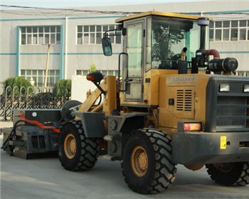 新疆無(wú)塵清掃機(jī)教你如何去除擋風(fēng)玻璃起霧水汽